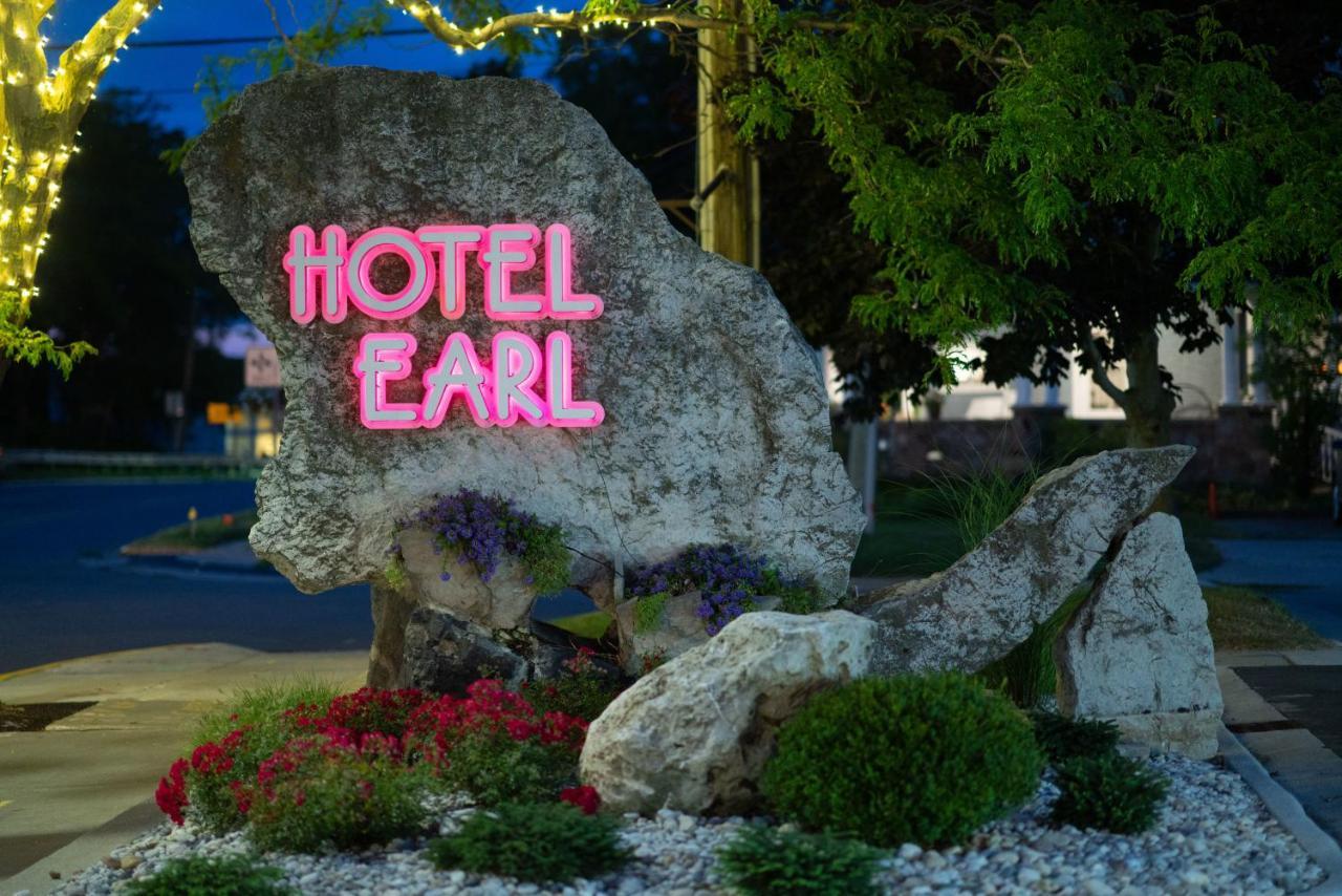 The Earl In Charlevoix Hotel Exterior foto